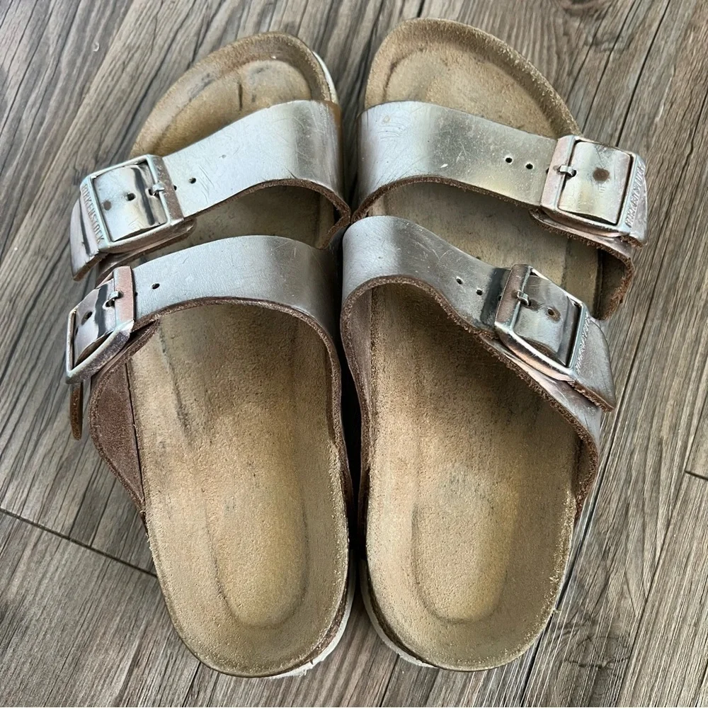 N/A iconic sandal